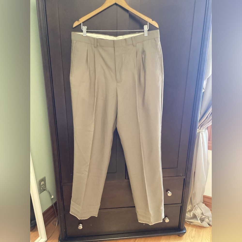 L.L. Bean Men's size 37 waist raw hem 100% wool Taupe, pleated front pants, NWOT